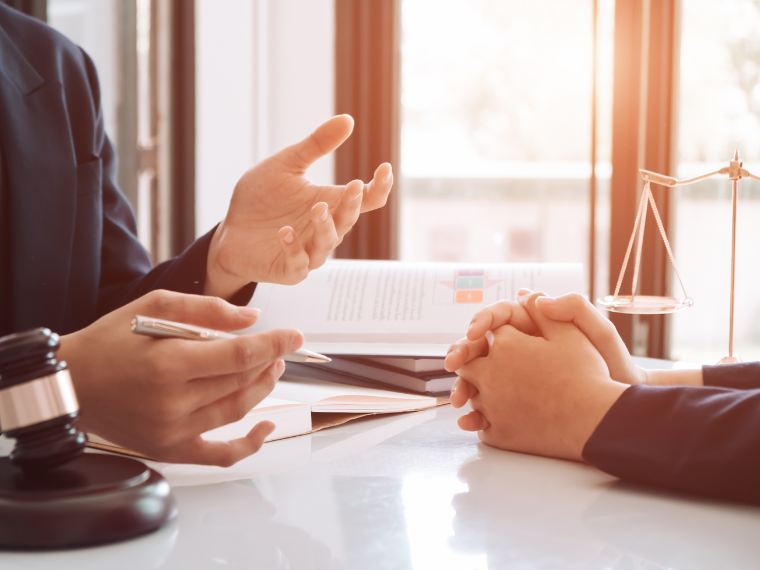 不動産トラブルはどこに相談？弁護士、市役所、法テラスの違いと使い分け